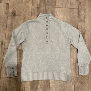 Women’s Croft & Barrow Gray Knitted Sweater in Size Large